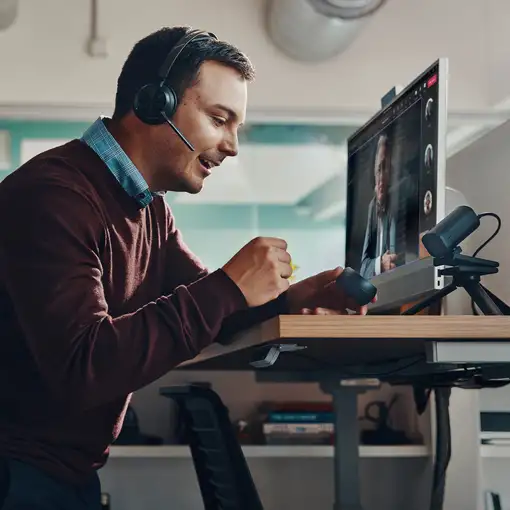 POLY Auriculares Voyager Focus 2 USB-C con soporte de carga
