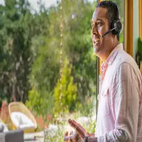 POLY Auriculares Voyager 4310 USB-C + llave BT700 + soporte de carga